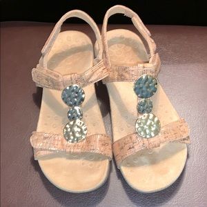 Vionic women’s Rest Farra blackstrap sandal